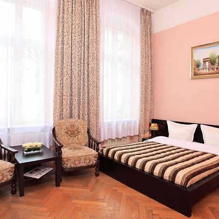 Hotel-Pension Cortina Берлин Екстериор снимка