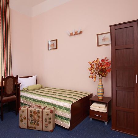 Hotel-Pension Cortina Берлин Екстериор снимка
