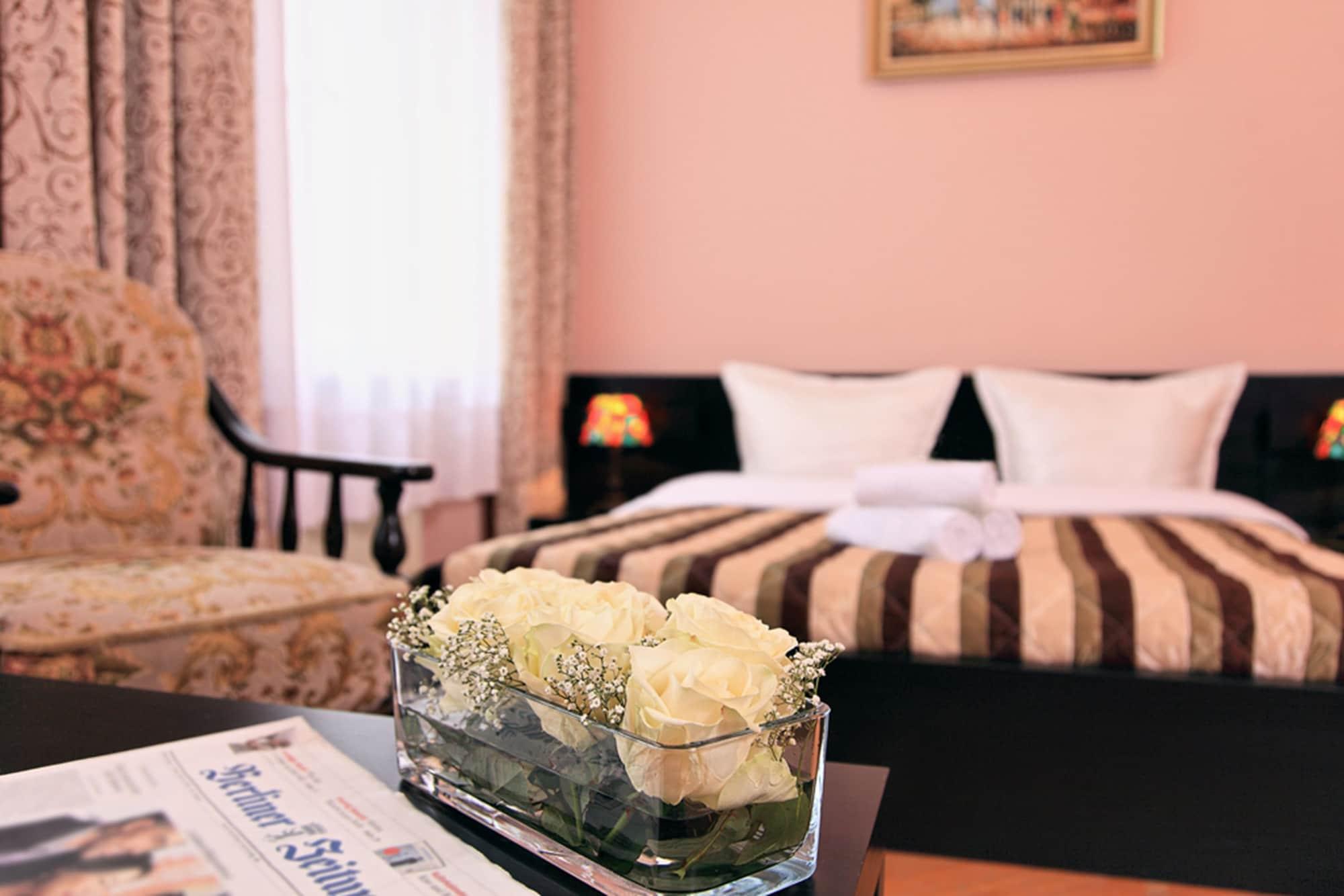Hotel-Pension Cortina Берлин Екстериор снимка