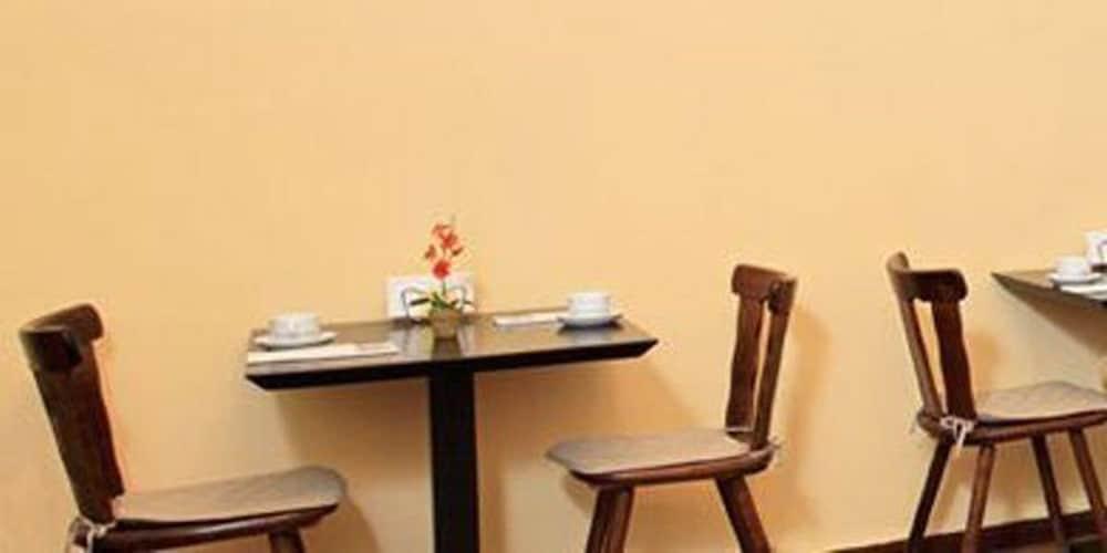 Hotel-Pension Cortina Берлин Екстериор снимка