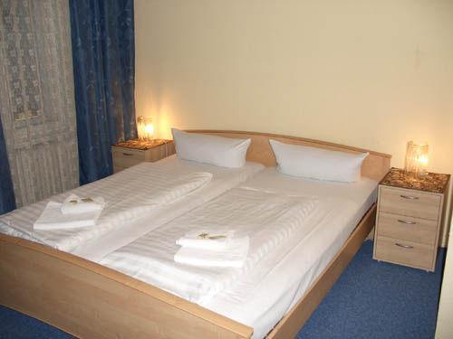 Hotel-Pension Cortina Берлин Стая снимка