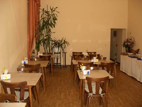 Hotel-Pension Cortina Берлин Ресторант снимка